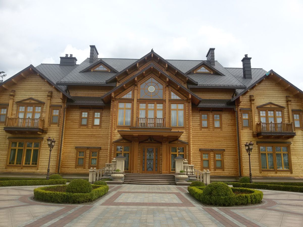 Mezhyhirya Residence
