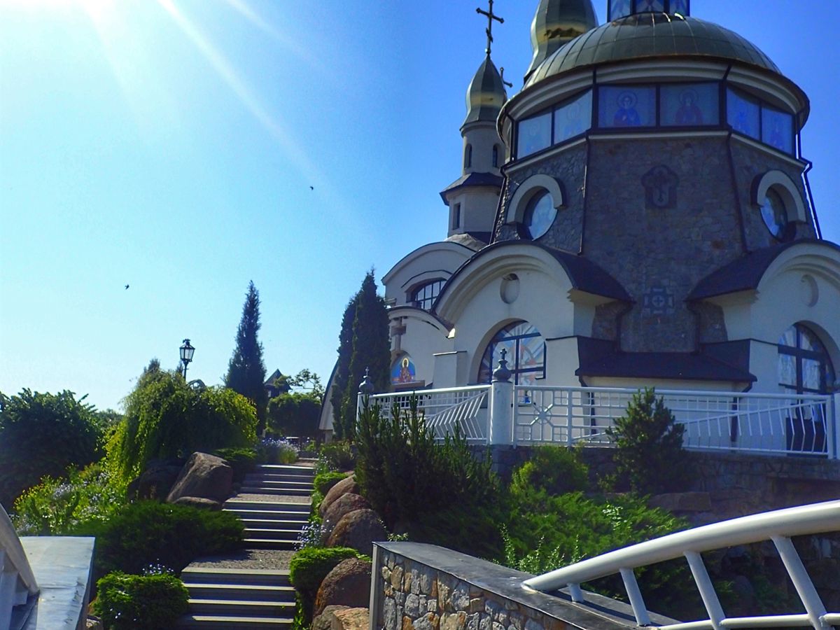 Buki Church / Landshaftny Park in Buky
