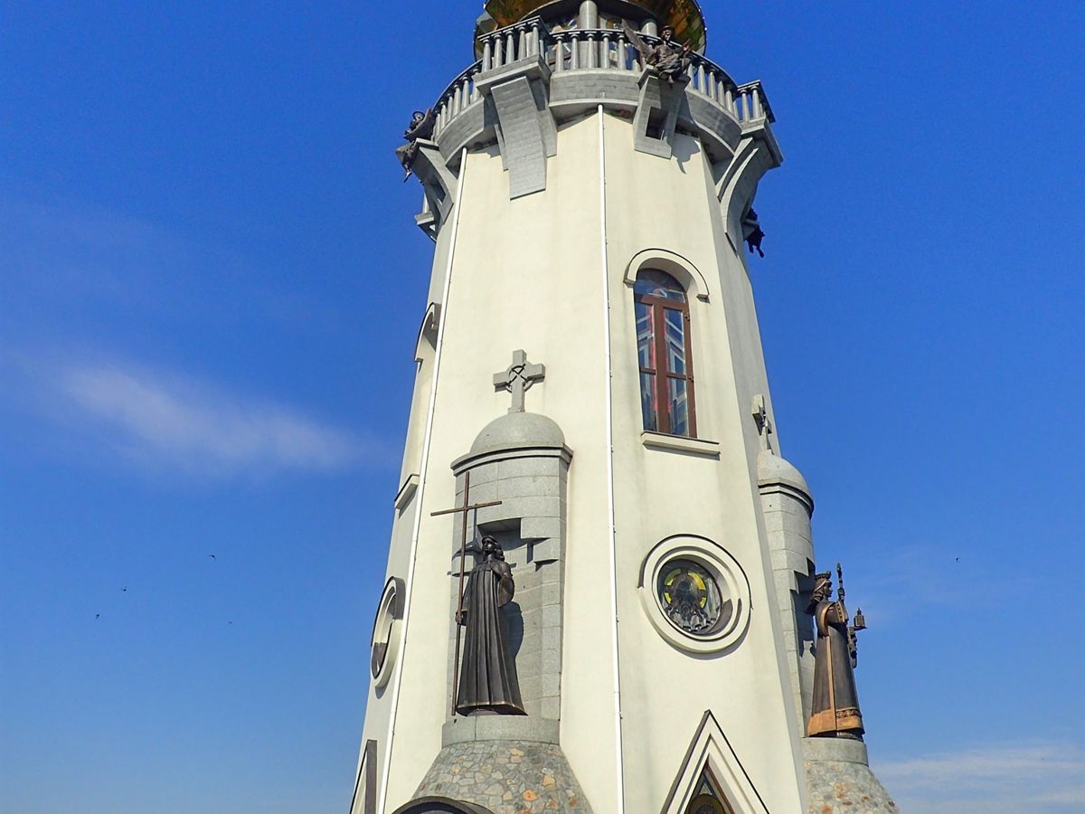 Buki Church / Landshaftny Park in Buky