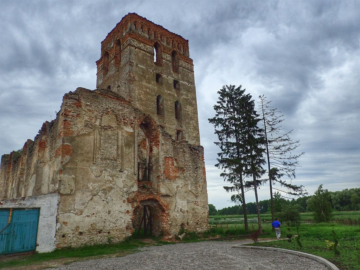 Church of the Mother of God Gromnichey and Dominican monastery 