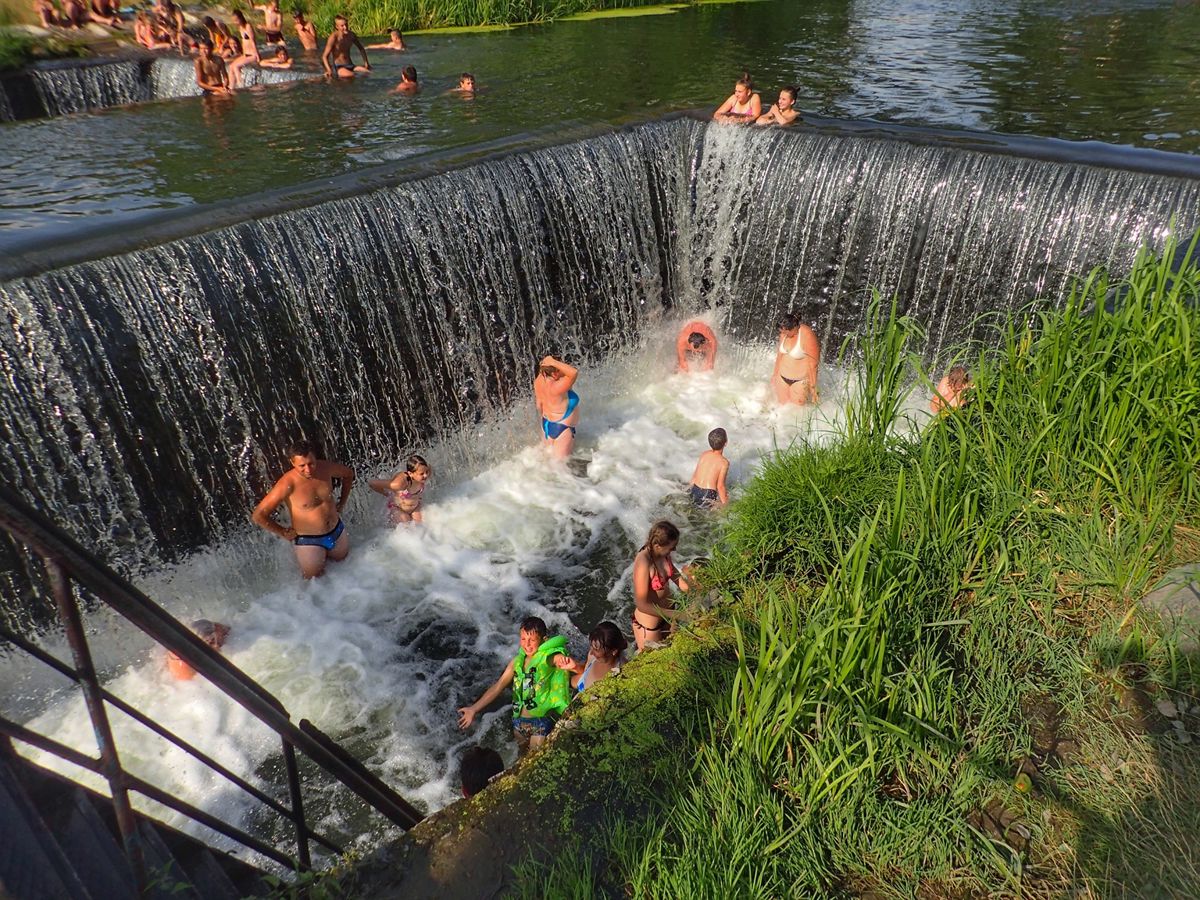 Сатанов