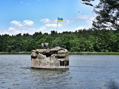 Bunker/Dot 127 on Water